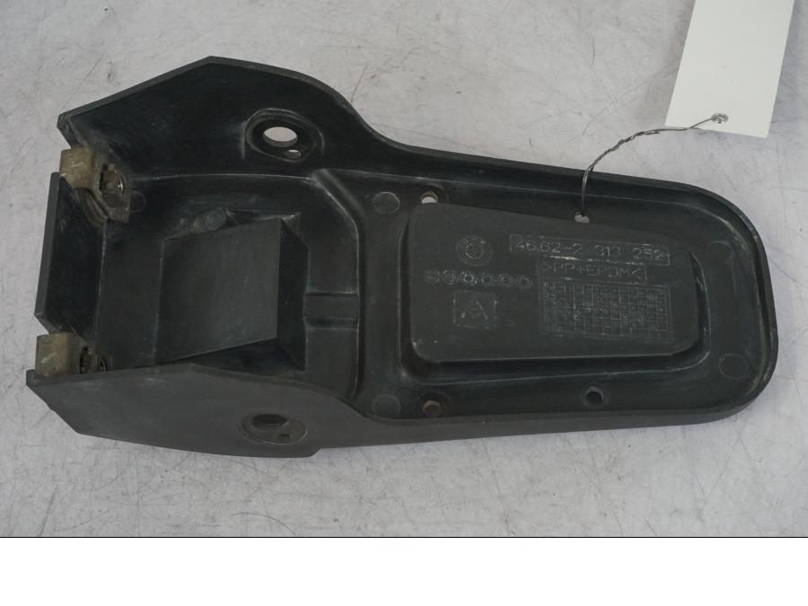 Vänster sida på Baklampfäste från en BMW R 1100 GS -1998 motorcykel.