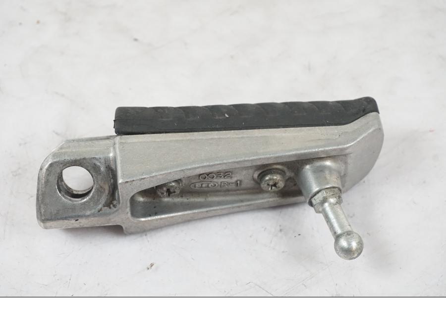 Höger sida på Fotpinne från en Kawasaki ZZ-R 1400 -2009 motorcykel.