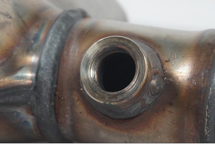 Vänster sida på Avgassystem från en Yamaha MT-09 -2019 motorcykel.