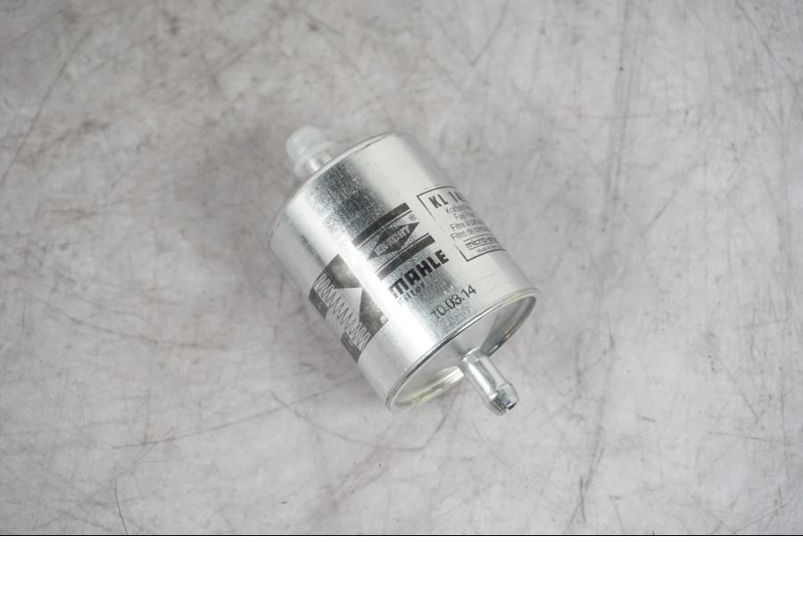 Höger sida på Bensinfilter från en BMW R 1150 GS/A -2002 motorcykel.