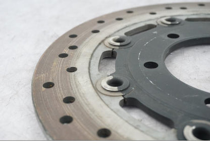 Baksidan på Bromsskiva från en Suzuki M 1800 -2009 motorcykel.