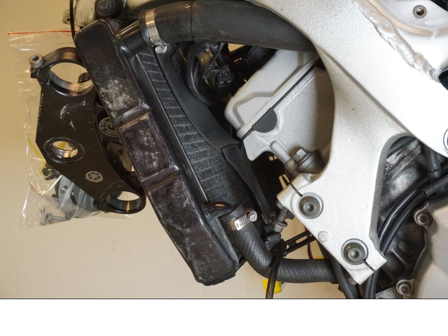 Höger sida på Motorpaket från en Yamaha YZF R6 -1999 motorcykel.
