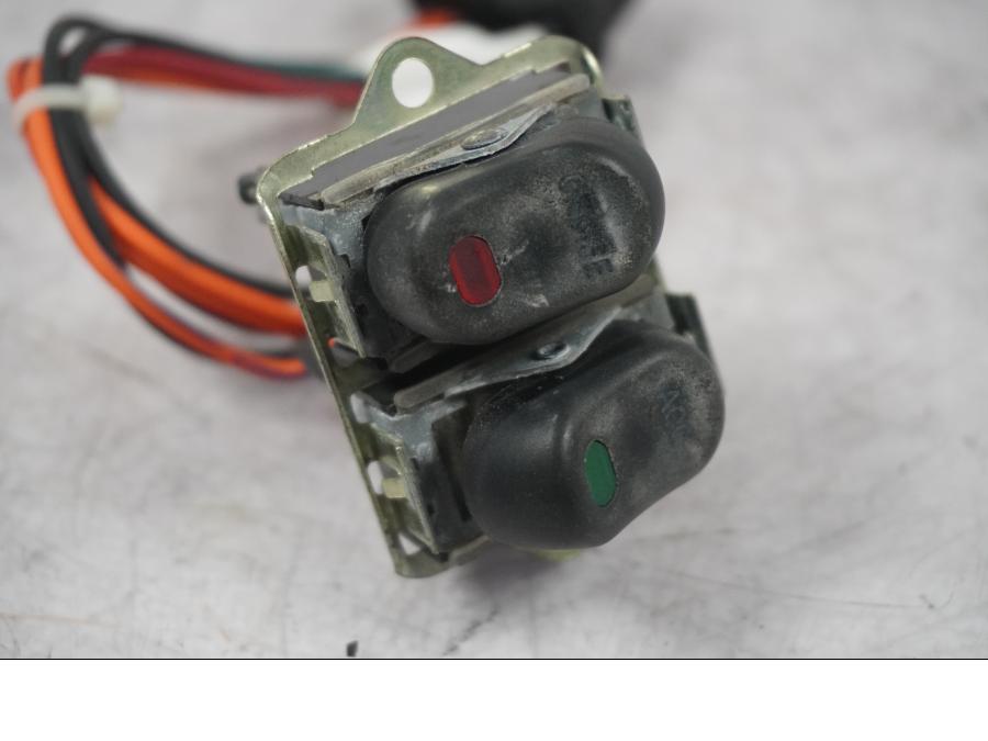 Baksidan på Tryckknappsreglage från en H-D Touring Street Glide FLHX -2009 motorcykel.