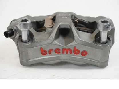 Framsidan på Bromsok från en Triumph Speed Triple -2021 motorcykel.