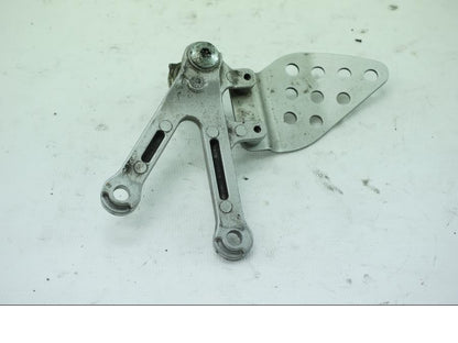 Höger sida på Fotpinnefäste från en Kawasaki ZX-6R -2004 motorcykel.