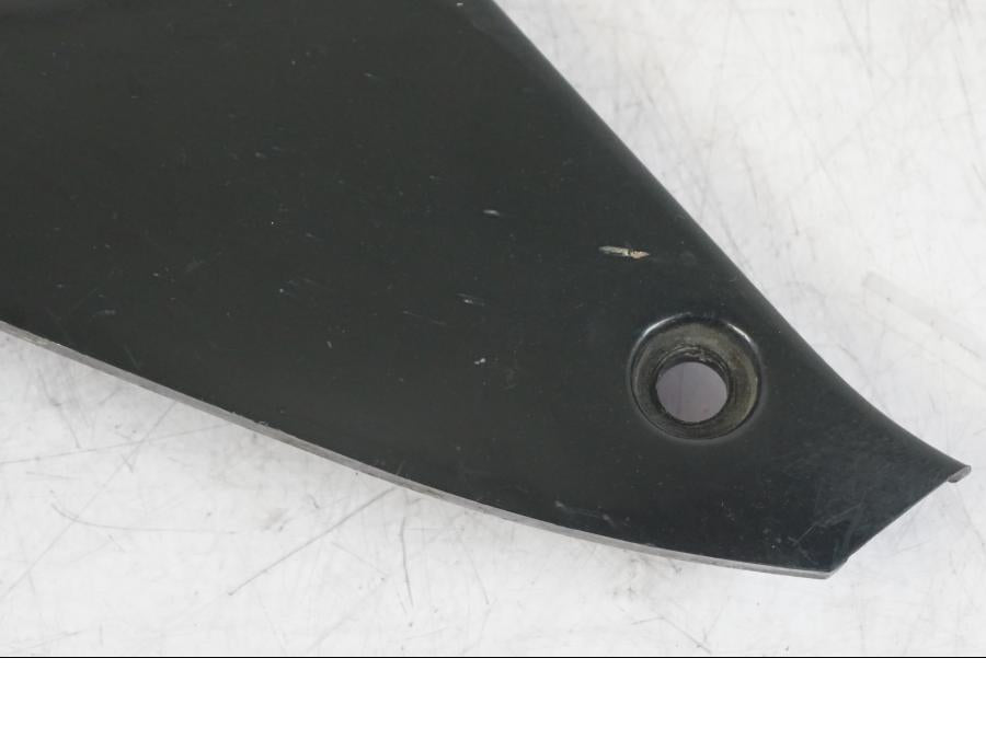 Baksidan på Sidkåpa från en Suzuki GSX 1300 RX -1999 motorcykel.