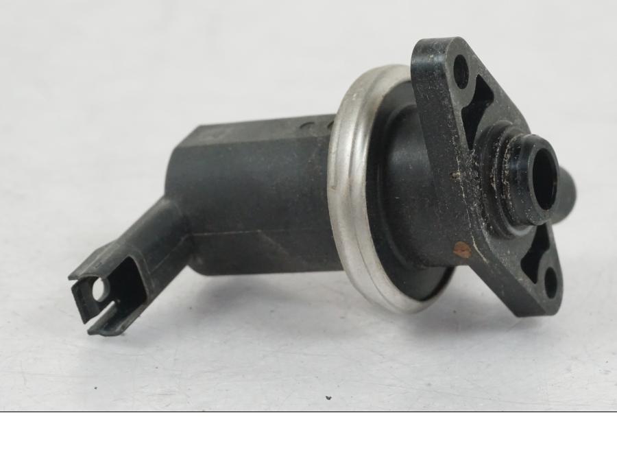 Baksidan på Second Air från en BMW F 800 GS -2008 motorcykel.