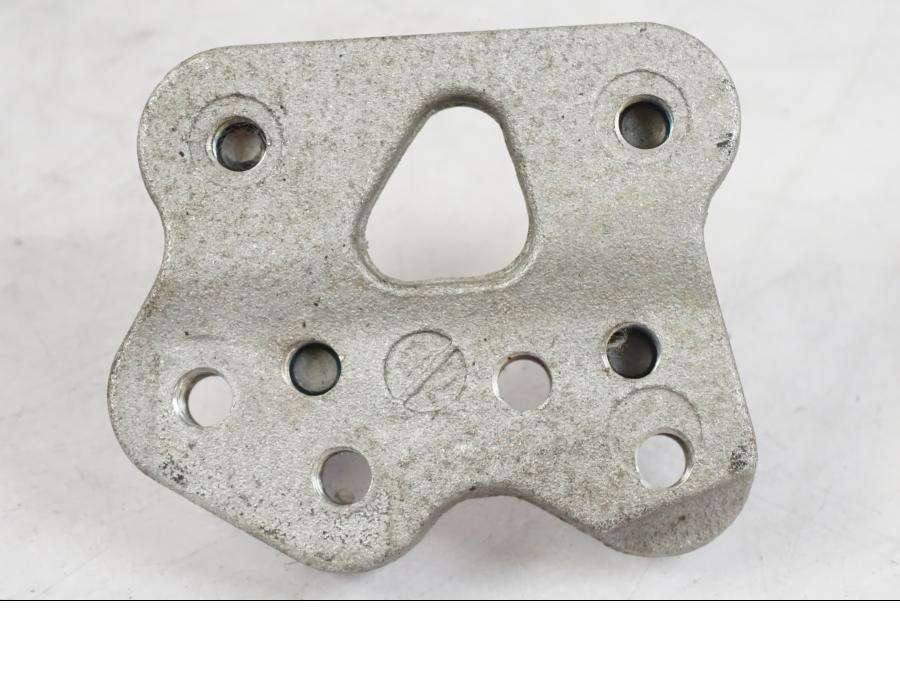 Vänster sida på Fotpinnefäste inre från en Suzuki GSX-R 600 -2007 motorcykel.