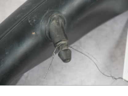 Snett nerifrån på Luftintag från en BMW R 1200 GS -2005 motorcykel.