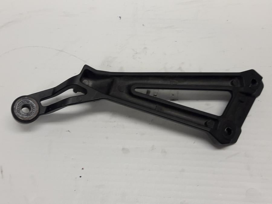 Baksidan på Fotpinnefäste från en Yamaha XJR 1300 -2015 motorcykel.