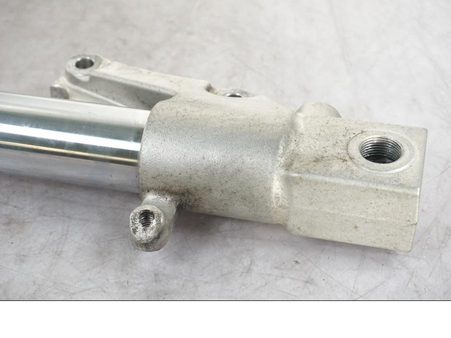 Snett uppifrån på Gaffelben från en Suzuki GSX-R 750 -1992 motorcykel.