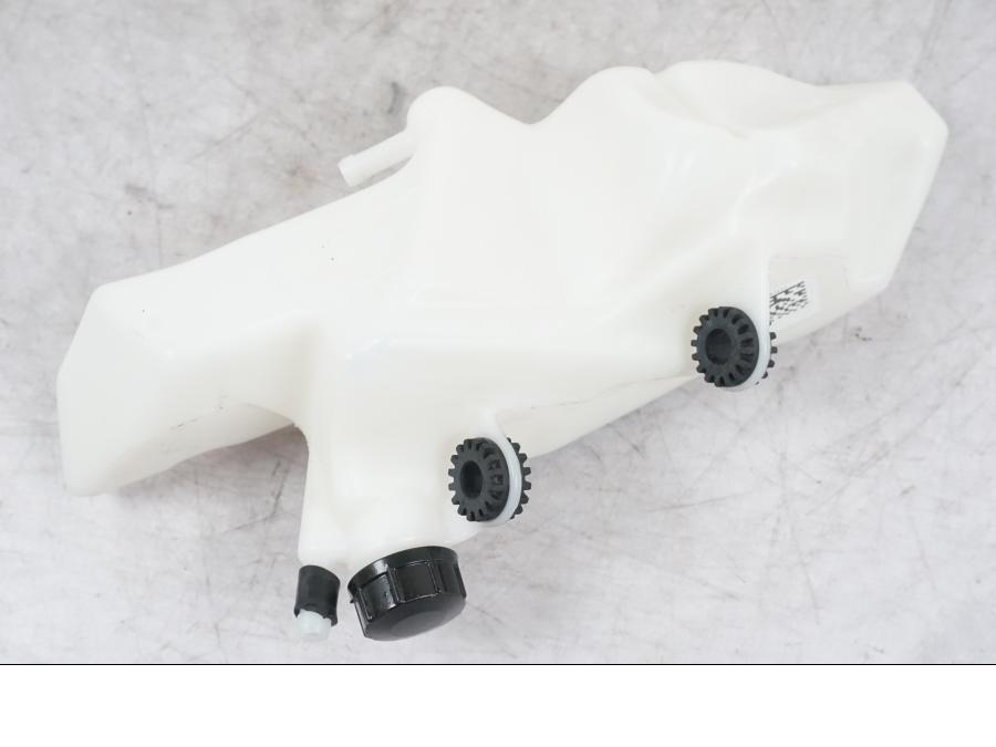 Höger sida på Vattenexpansionskärl från en Ducati Multistrada V4 -2024 motorcykel.