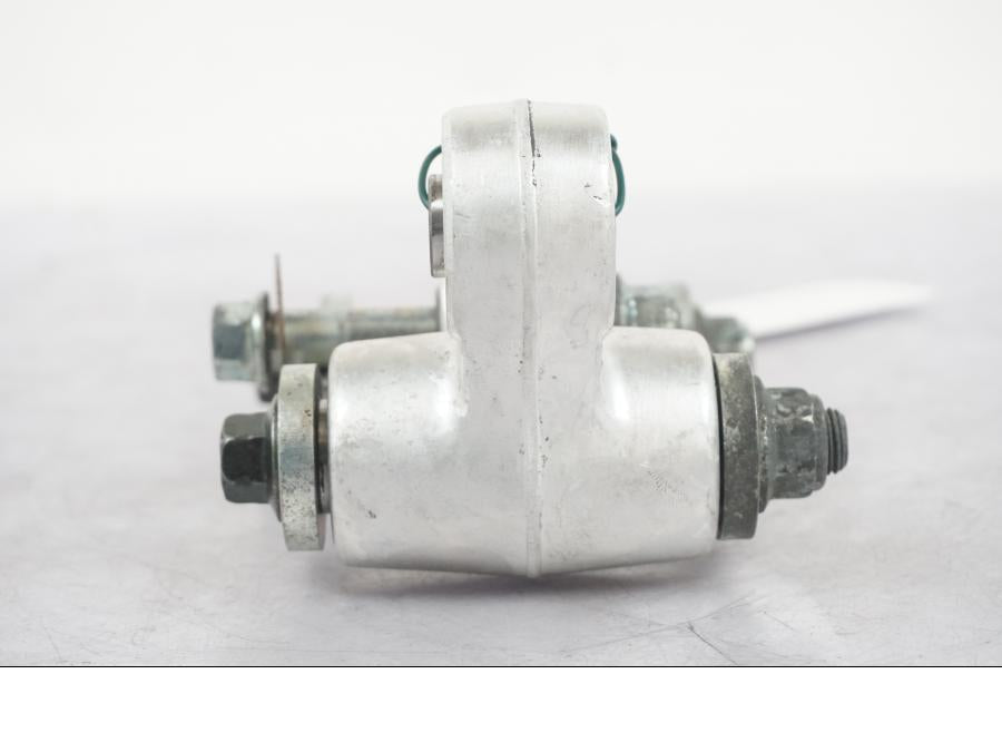 Höger sida på Stötdämparlänkage från en Suzuki SV 650 -1999 motorcykel.