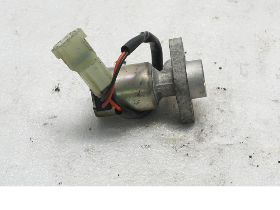 Baksidan på Luftburksventil från en Suzuki SV 650 -2006 motorcykel.