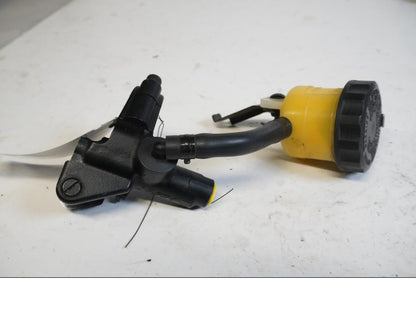 Framsidan på Bromshuvudcylinder från en Kawasaki ZX-9R -1999 motorcykel.