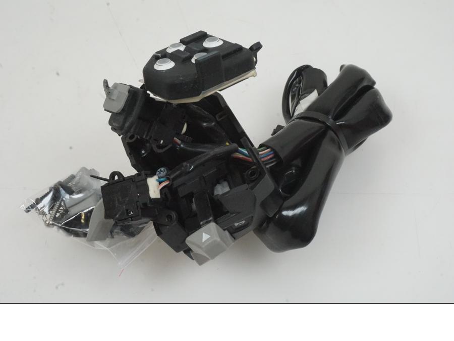 Höger sida på Styrelreglage från en KTM 1290 Super Duke -2019 motorcykel.