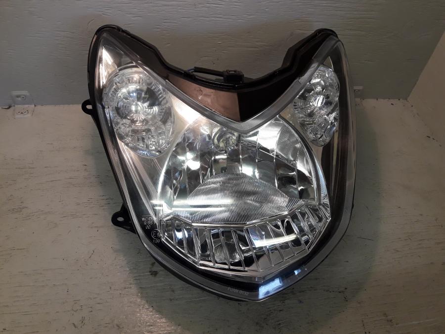 Framsidan på Strålkastare från en Yamaha Cygnus -2007 motorcykel.