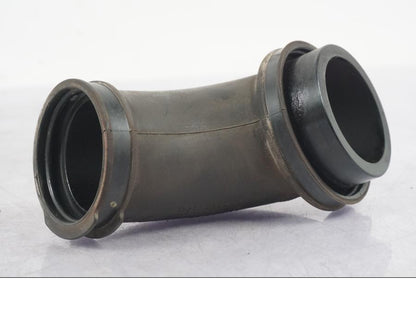 Baksidan på Luftrör från en BMW R 1200 GS -2005 motorcykel.