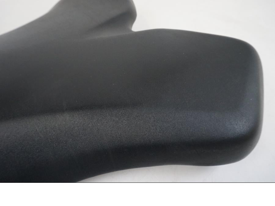 Baksidan på Sadel från en Yamaha YZF 1000 R1 -2006 motorcykel.