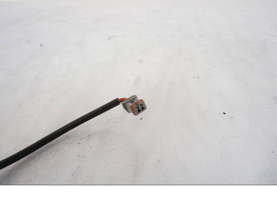 Vänster sida på ABS givare från en H-D Softail Sport Glide FLSB -2022 motorcykel.