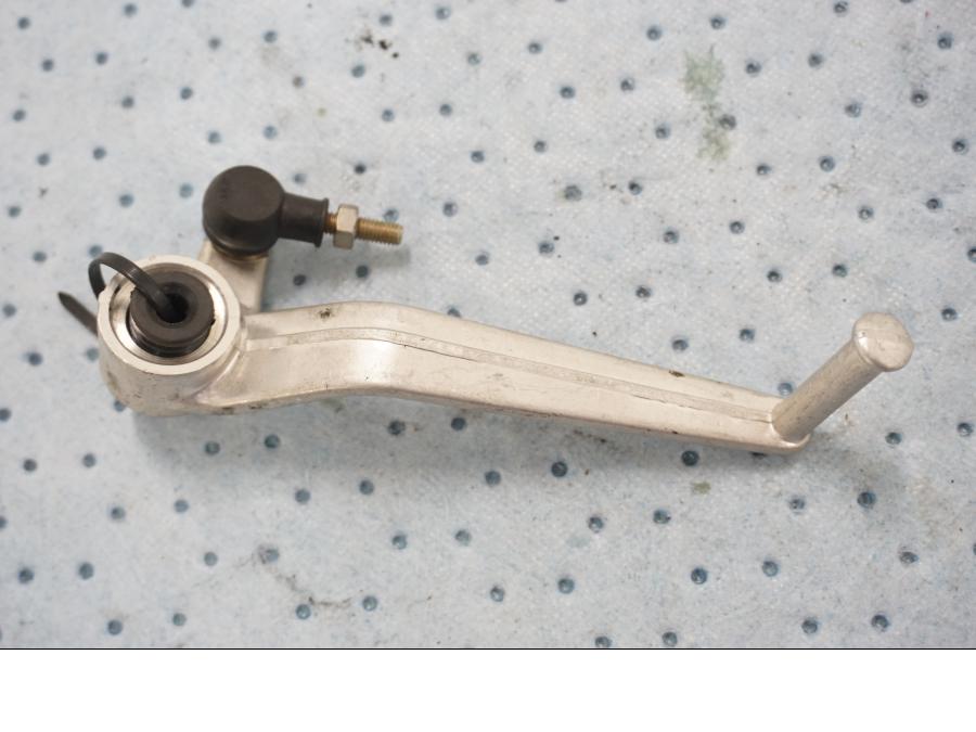 Framsidan på Växelpedal från en Kawasaki ZX-9R -1998 motorcykel.