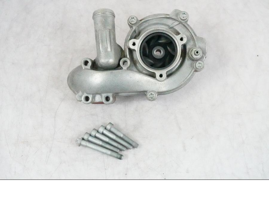 Framsidan på Vattenpump från en BMW K 1200 S -2005 motorcykel.