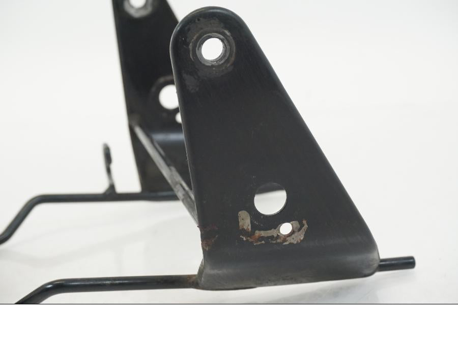 Höger sida på Strålkastarfäste från en Honda CB 750 -2002 motorcykel.