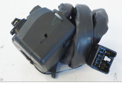 Höger sida på Styrelreglage från en Kawasaki ER-6N -2012 motorcykel.