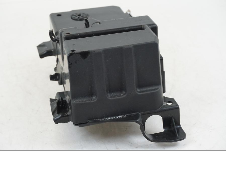 Vänster sida på ABS Låda från en Honda CB 650 F Hornet -2017 motorcykel.