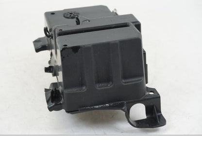 Vänster sida på ABS Låda från en Honda CB 650 F Hornet -2017 motorcykel.