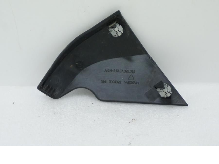 Baksidan på Sidkåpslucka från en KTM 1290 Super Adventure R -2021 motorcykel.