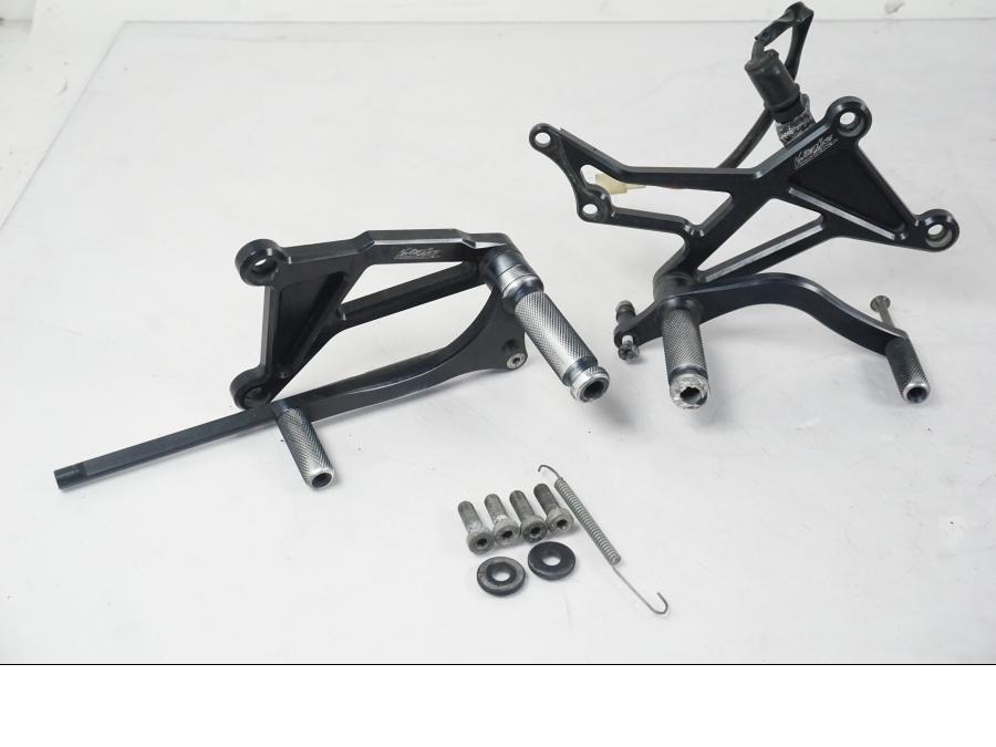 Framsidan på Fotpinnesats från en Kawasaki ZX-6R -2005 motorcykel.