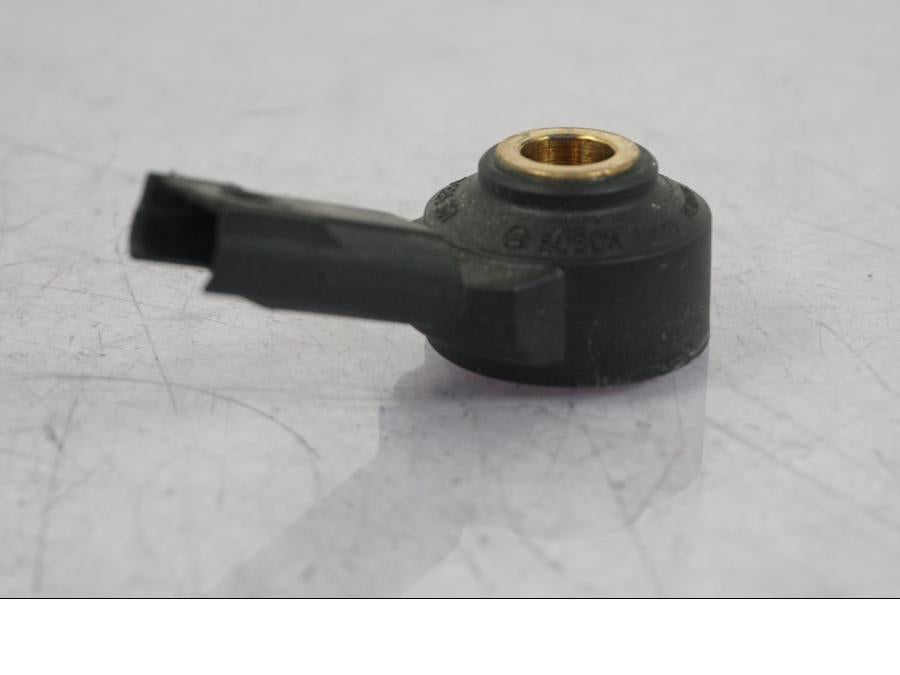 Baksidan på Knacksensor från en BMW R 1250 GS -2023 motorcykel.