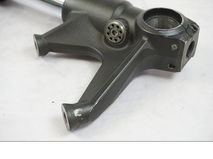 Höger sida på Gaffelben från en Kawasaki ZX-6R -2011 motorcykel.