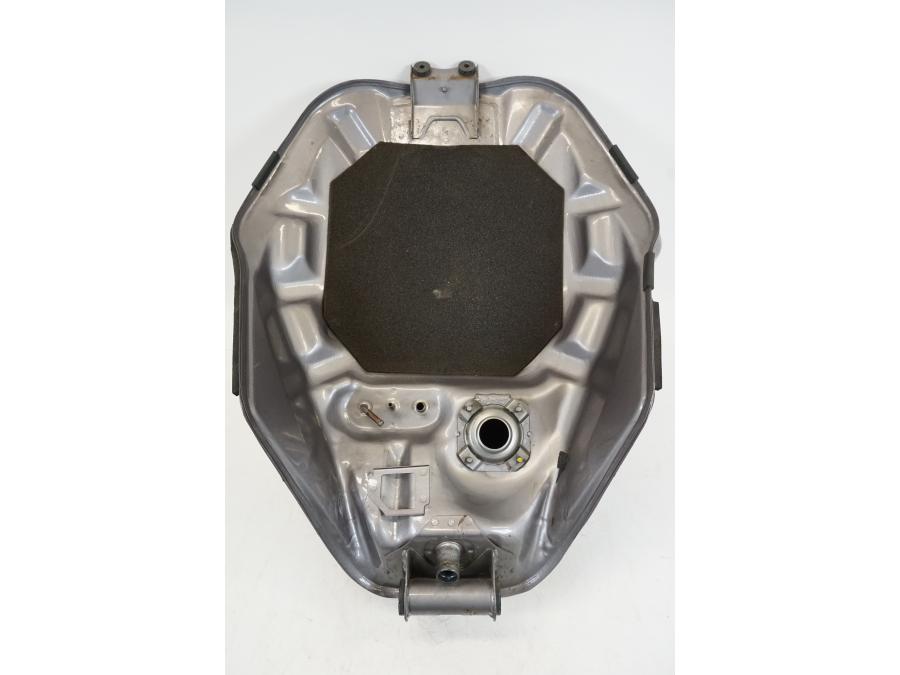 Extrabild5 på Bensintank från en Honda ST 1300 -2002 motorcykel.