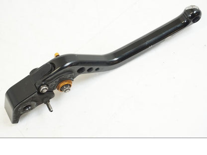 Vänster sida på Broms och kopplingsgrepp från en Ducati Streetfighter S -2011 motorcykel.