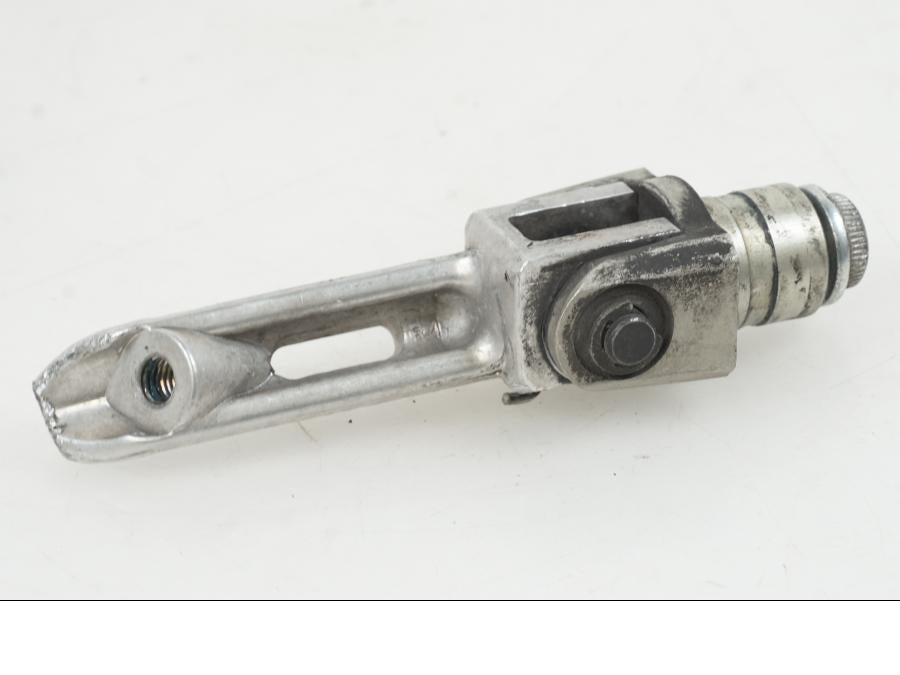 Snett nerifrån på Fotpinne från en Suzuki GSX-R 1000 -2007 motorcykel.