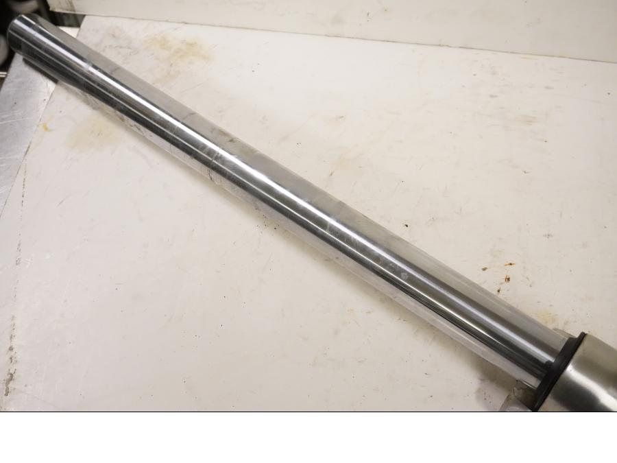 Höger sida på Gaffelben från en Yamaha XV 1100 -1995 motorcykel.