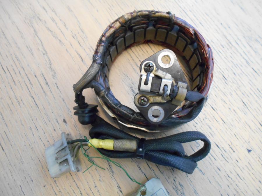 Framsidan på Generator från en Honda CBX 550 -1982 motorcykel.