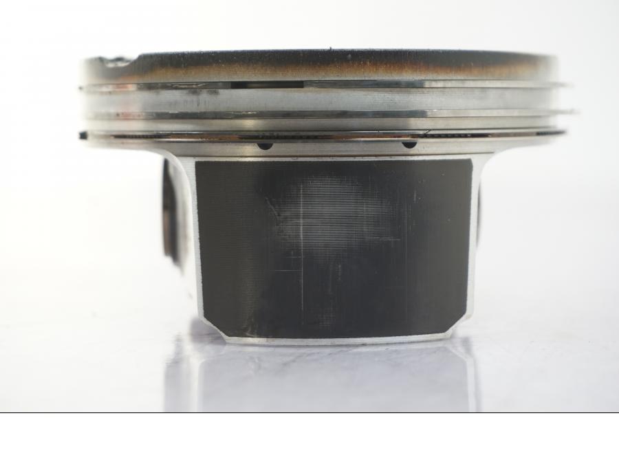 Snett uppifrån på Kolv från en BMW R NineT -2017 motorcykel.