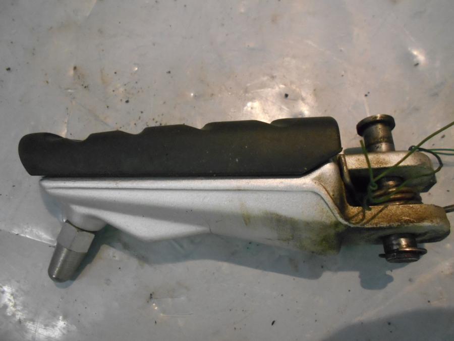 Framsidan på Fotpinne från en Honda ST 1100 -1998 motorcykel.