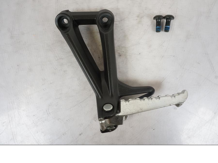 Framsidan på Fotpinne från en Yamaha MT-09 -2020 motorcykel.