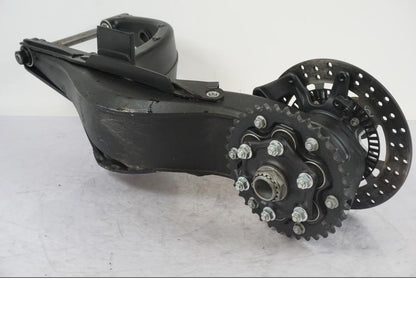 Framsidan på Sving från en KTM 1290 Super Duke R -2023 motorcykel.