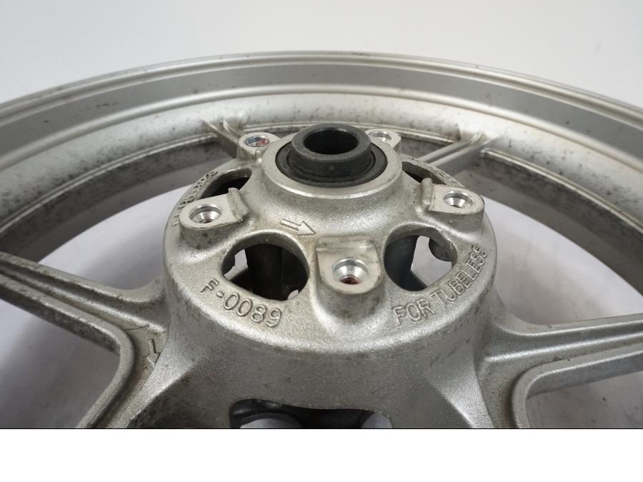 Extrabild5 på Fälg från en Kawasaki ER-6F -2010 motorcykel.