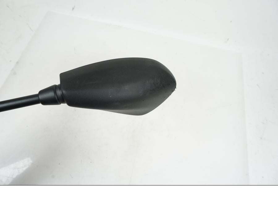 Vänster sida på Backspegel från en Yamaha MT-09 -2024 motorcykel.