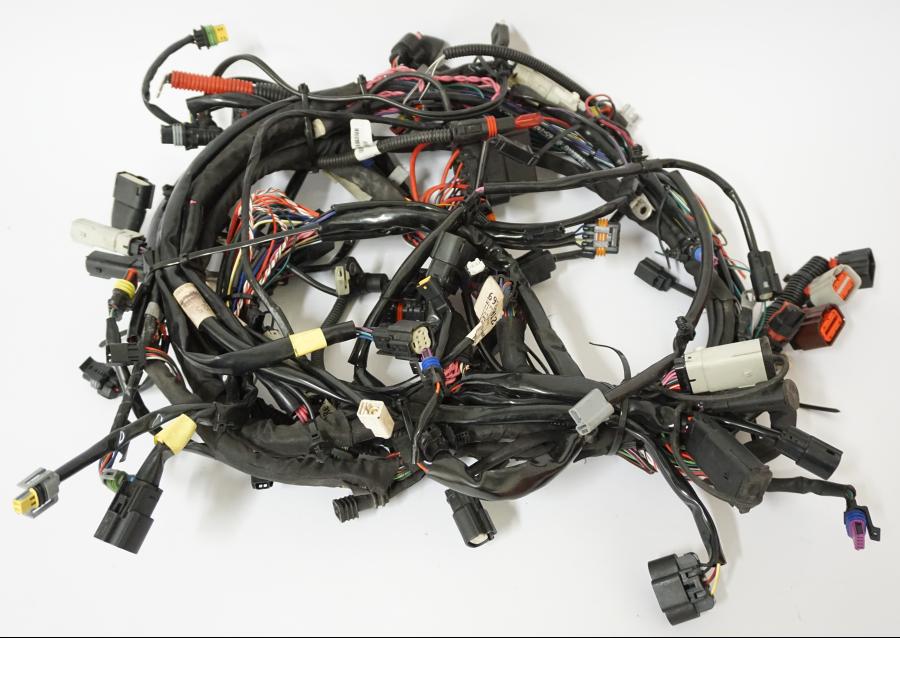 Framsidan på Kabelstam från en H-D Street Glide FLHX -2016 motorcykel.