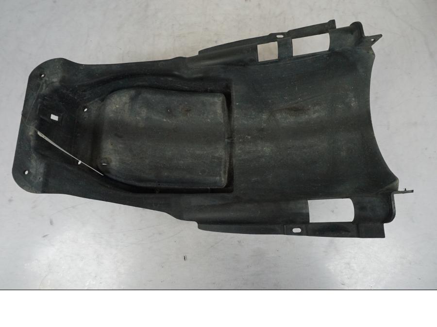 Framsidan på Undertail från en BMW R 850 R -2004 motorcykel.