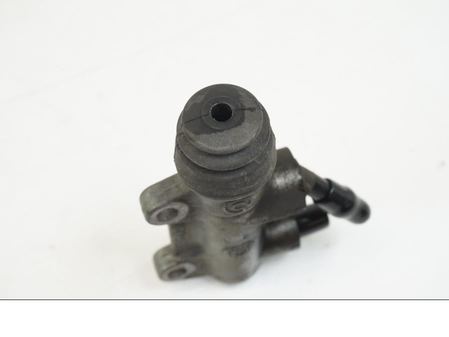 Vänster sida på Bromshuvudcylinder från en Ducati Streetfighter S -2011 motorcykel.