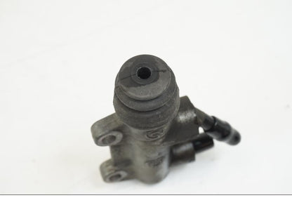 Vänster sida på Bromshuvudcylinder från en Ducati Streetfighter S -2011 motorcykel.