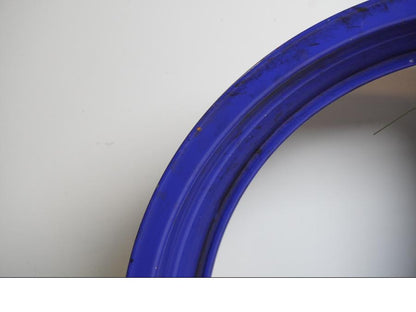 Snett nerifrån på Fälg från en Suzuki GSX-R 1100 -1991 motorcykel.